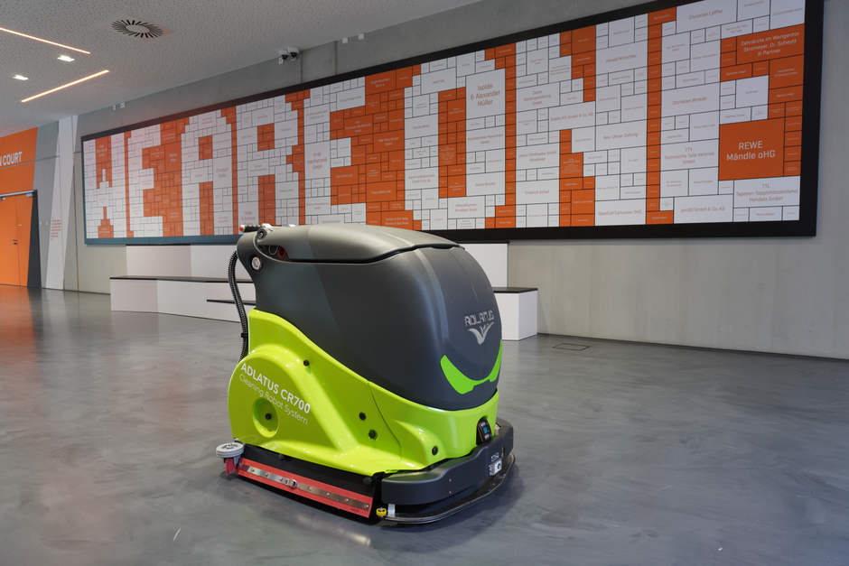 ADLATUS Cleaning Robot CR700 Disc / ServiceStation