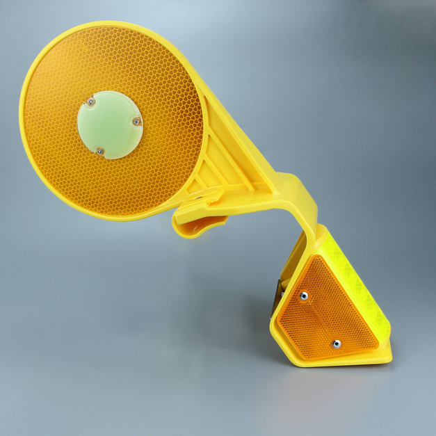 Reflecive Photoluminescent Guardrail Marking