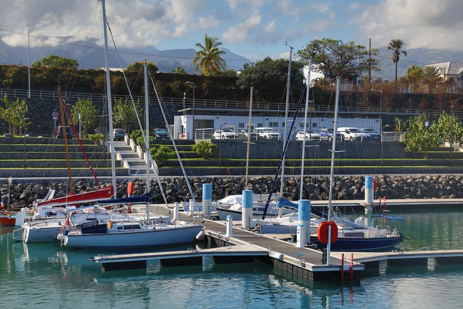 Aluminum pontoons