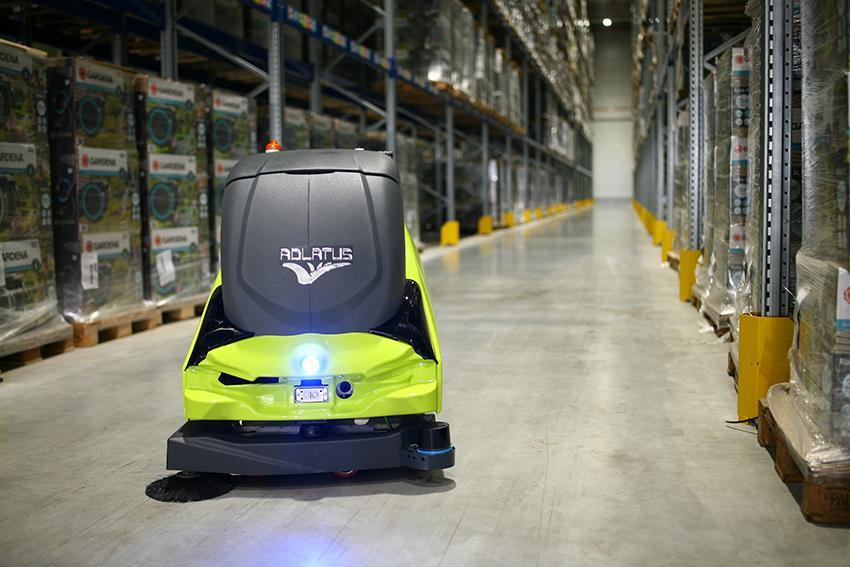 ADLATUS CR700C Cleaning Robot